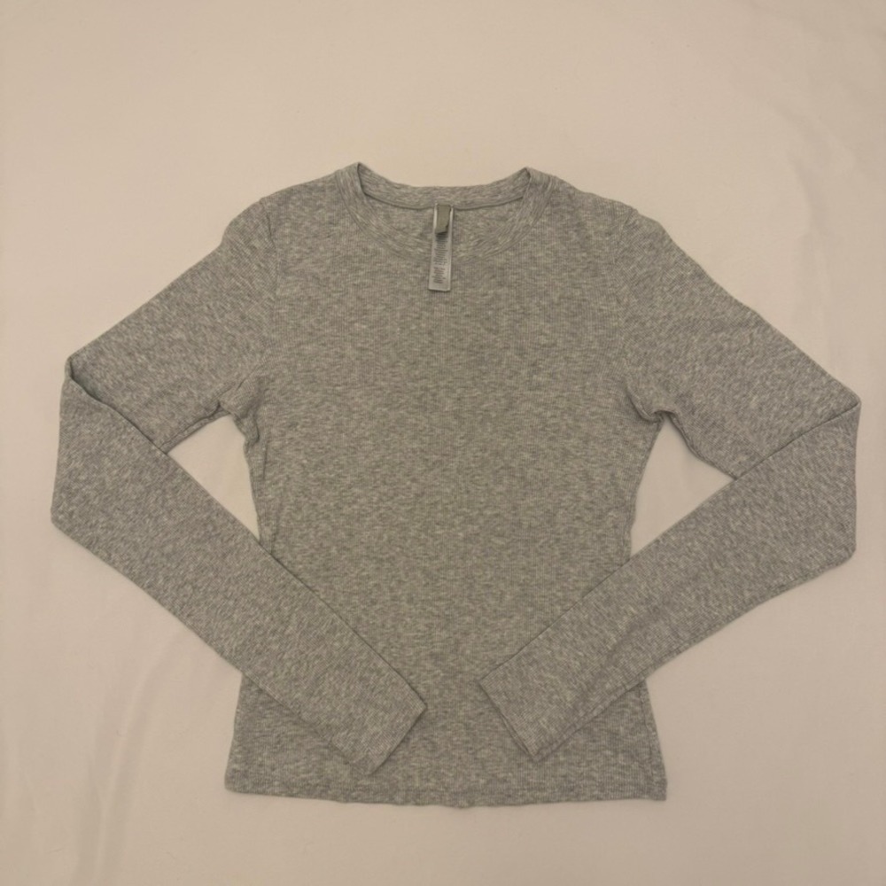 Skims Cotton Rib Long Sleeve T-Shirt, Medium, Grey, Slim Fit Crew Neck, MSRP $54